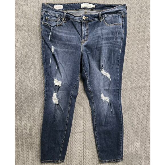 Torrid‎ Stretch Boyfriend Straight Jeans Size 20 Blue Pockets Distressed - Picture 1 of 9